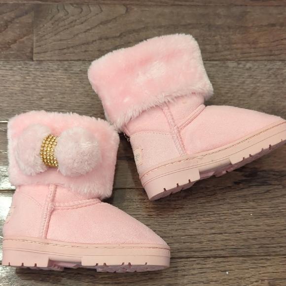 Cute‎ Pink Toddler Boots with Gold Bow size 7 - Picture 1 of 8